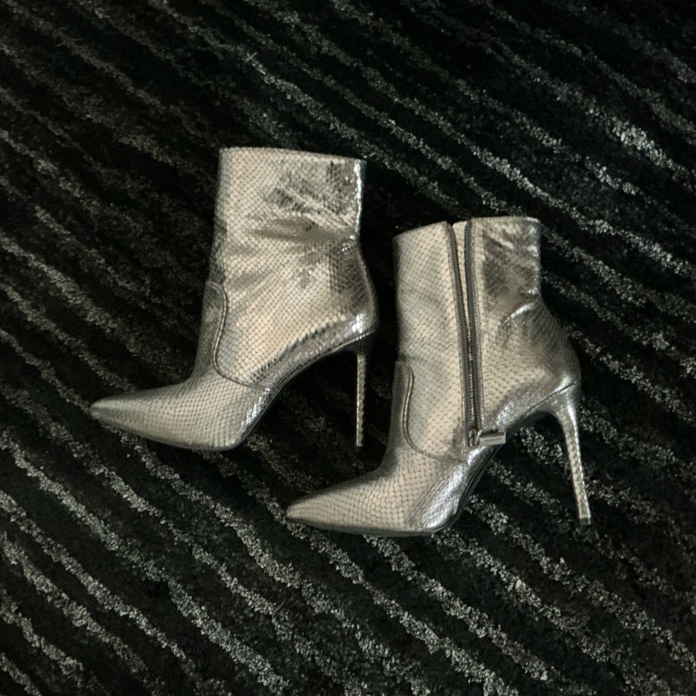 MICHAELKORS SLEEK NEW NVR WORN METALLIC GENUINE LEATHER LEATHER BOOTS! - Picture 2 of 16